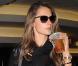 Alessandra Ambrosio arrive à l'aéroport de Los Angeles. Le 19 octobre.