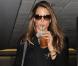 Alessandra Ambrosio arrive à l'aéroport de Los Angeles. Le 19 octobre.