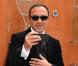Nikos et son msmartphone en mai 2012 à Paris