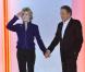 Michel Drucker et Jane Fonda, sur le plateau de l'émission  Vivement dimanche  sur France 2. Tournage du mercredi 24 octobre 2012. Diffusion fixée au dimanche 28 octobre 2012.