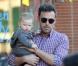 Ben Affleck porte le petit Samuel, 8 mois, à Pacific Palisades le 28 octobre 2012