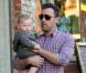 Ben Affleck porte le petit Samuel, 8 mois, à Pacific Palisades le 28 octobre 2012