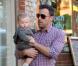 Ben Affleck porte l'adorable Samuel, 8 mois, à Pacific Palisades le 28 octobre 2012