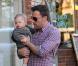 Ben Affleck porte le petit Samuel, 8 mois, à Pacific Palisades le 28 octobre 2012