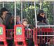 Sandra Bullock, Camila Alves enceinte, et leurs enfants au parc d'attractions
