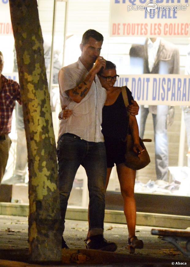 Scarlett Johansson et Nate Naylor en balade à Saint-Germain-des-Prés à Paris le 19 août 2012