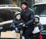 Liev Schreiber : À vélo et sans Naomi Watts, il assure un max pour ses fils