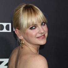 Anna Faris pulpeuse et superbe à la première de Zero Dark Thirty au Dolby Theatre de Hollywood, le 10 décembre 2012.