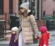 Sarah Jessica Parker et son mari Matthew Broderick emmènent leurs filles Tabitha et Marion a l'école à New York, le 14 décembre 2012.