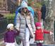 Sarah Jessica Parker et son mari Matthew Broderick emmènent leurs filles Tabitha et Marion a l'école à New York, le 14 décembre 2012.