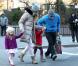 Sarah Jessica Parker et son mari Matthew Broderick emmènent leurs filles Tabitha et Marion a l'école à New York, le 14 décembre 2012.