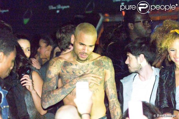 Chris Brown fait la fête au Palais Maillot après son concert au Palais Omnisports de Bercy, à Paris. Le 7 décembre 2012.