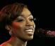 PHOTOS : Estelle en concert, elle porte toutes ses bagues, même sur les dents !