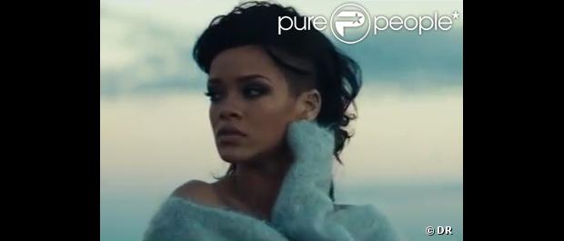 En septembre 2012, Rihanna sort le single "Diamonds" qui se classera numéro un aux États-Unis. C'est son douzième N°1. Elle égale les performances des Supremes et de Madonna.