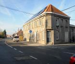 L'ancienne maison de douane que la presse a annoncé comme la nouvelle demeure que Gérard Depardieu a acquise, mais sa véritable acquisition à Néchin en Belgique est bien différente.