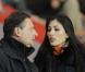 Eric Besson et Yasmine, très complices, au Parc des Princes pour le match PSG/Toulouse, le 14 janvier 2012.