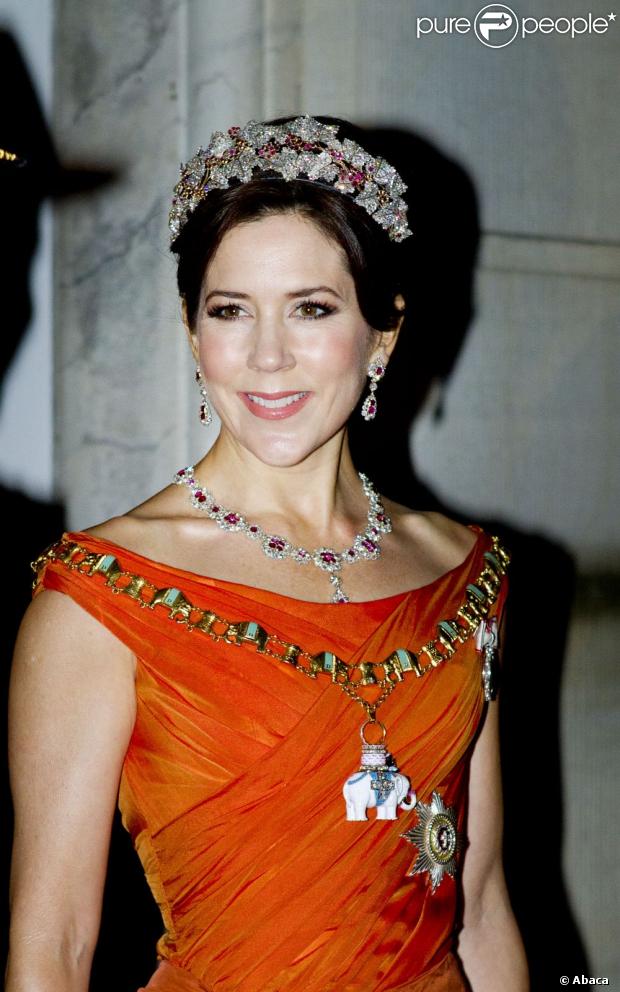 CASA REAL DE DINAMARCA - Página 70 1016368-crown-princess-mary-arrives-for-the-new-620x0-1