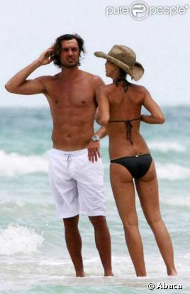 Paolo Maldini en famille, à la plage