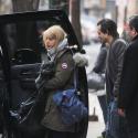 Claire Danes part en voyage avec mari, bébé et toutou... Quelle organisation !
