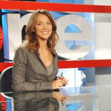 Mélissa Theuriau en septembre 2007 sur le plateau de <em>Zone interdite </em>(M6) aux côtés de Rachida Dati