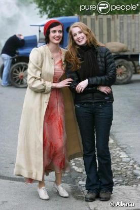 Eva Green et Jordan Scott sur le tournage de Cracks