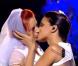 Shy'm embrassant une mariée à la fin de son interprétation de  Et alors ?  14e NRJ Music Awards, le 26 janvier 2013, où elle a conservé sa couronne d'Artiste féminine francophone de l'année.