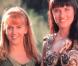 Renée O'Connor et Lucy Lawless dans la série culte  Xena la guerrière .