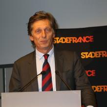 Nicolas de Tavernost lors de l'inauguration de la tribune de presse du Stade de France qui portera désormais le nom de Thierry Roland, le 6 février 2013