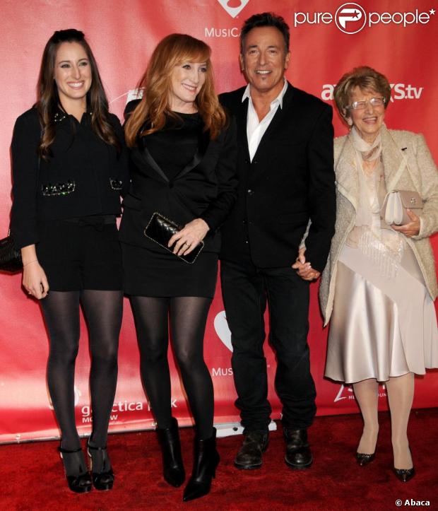 Grammy 2013 - Page 2 1047997-bruce-springsteen-and-wife-patti-620x0-1