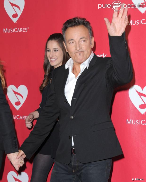 Grammy 2013 - Page 2 1047998-bruce-springsteen-arriving-at-the-2013-620x0-1