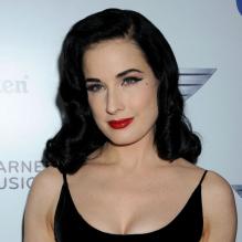 Dita Von Teese à l'after party des Grammy Awards, au Château Marmont de Los Angeles, le 10 février 2013.