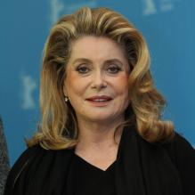 Catherine Deneuve pendant le photocall pour le long-métrage Elle s'en va à la 63e Berlinale, le 15 février 2013.