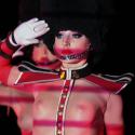 Crazy Horse : Les danseuses exécutent leur numéro de charme à Moscou
