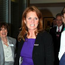 <p>Sarah Ferguson et ses filles inauguraient le 26 février 2013 un nouveau service d'oncologie pour jeunes cancéreux au Macmillan Centre de l'hôpital universitaire de Londres (UCLH).</p>
