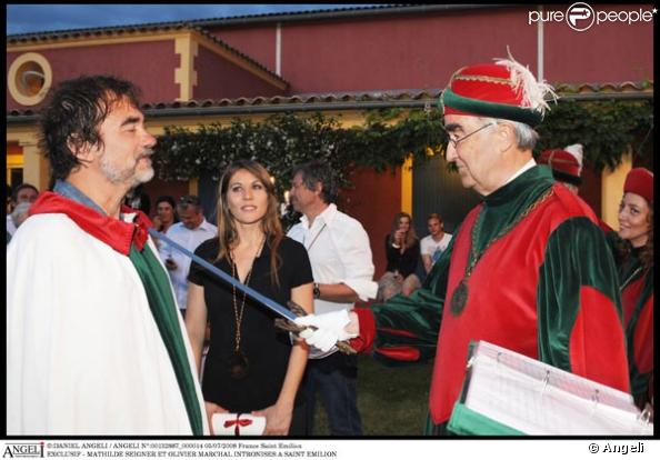 Mathilde Seigner et Olivier Marchal, intronisés Chevaliers à Saint-Emilion