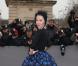Ulyana Sergeenko arrive au défilé Dior à Paris le 1er mars 2013