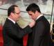 François Hollande et Tony Estanguet lors de la cérémonie de remise de la Légion d'honneur aux sportifs médaillés à Londres lors des Jeux olympiques, au palais de l'Elysée le 1er mars 2013 à Paris