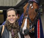 Laure Manaudou, enceinte : Naturelle parmi les chevaux, la jeune maman rayonne