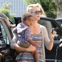 Charlize Theron, estivale: Virée chez le coiffeur pour son fils craquant Jackson