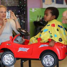 Jackson, le fils Charlize Theron, chez le coiffeur à Beverly Hills, le 2 mars 2013.