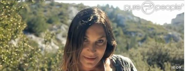 Zazie dans le clip de son dernier clip, Cyclo. L'album sera disponible le 18 mars 2013.