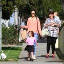 Alessandra Ambrosio : Sortie avec les enfants dans un look haut en couleur