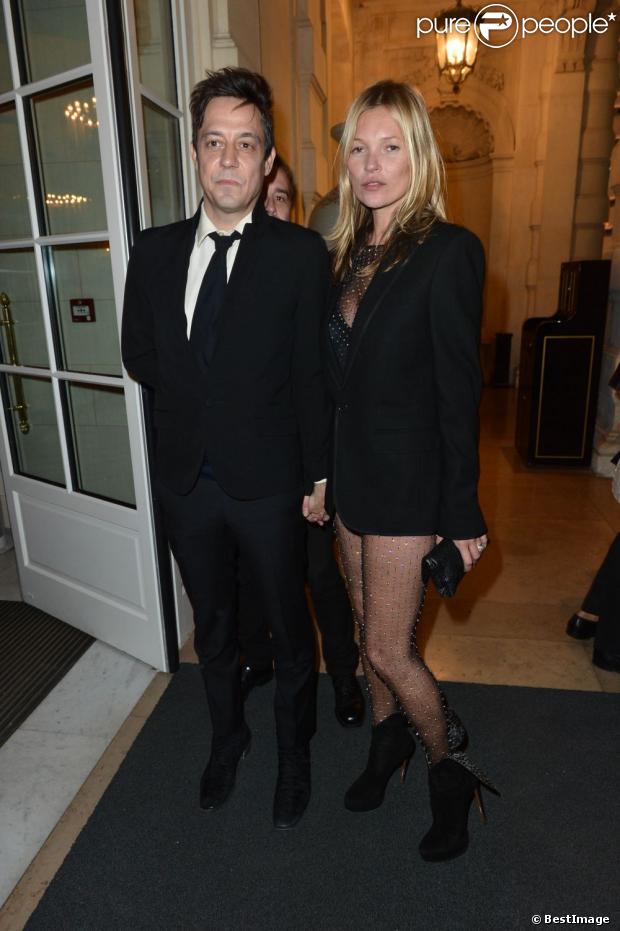 Jamie Hince et Kate Moss assistent à la soirée de lancement du deuxième numéro de CR Fashion Book, le magazine de Carine Roitfeld, à l'hôtel Shangri-La. Paris, le 5 mars 2013.