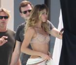 Doutzen Kroes et Candice Swanepoel : Shooting très sensuel au bord de l'eau...
