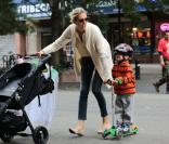 Karolina Kurkova : Top stylé, son fils de 3 ans bientôt trilingue !