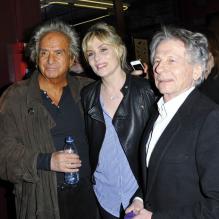 Albert Koski, Emmanuelle Seigner et Roman Polanski lors de l'avant-première du film Des gens qui s'embrassent le 1er avril 2013 à Paris