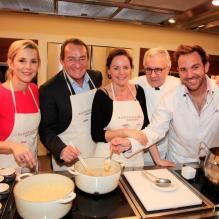 Laurence Ferrari, Jean-Pierre Pernault, Cendrine Dominguez, le chef Alain Ducasse et Christophe Michalak lors de la 2e édition de <em>Tous en Cuisine avec l'Ecole Alain Ducasse</em> à Paris, le 22 novembre 2012.