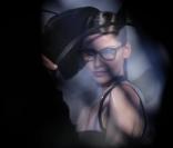 Laetitia Casta, sublime dans la peau d'un top, dans les coulisses de Chanel