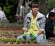 Michelle Obama : A genoux dans son potager pour lutter contre l'obésité