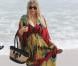 Fergie, rayonnante au Brésil : Baby bump à la plage et bains de foule animés